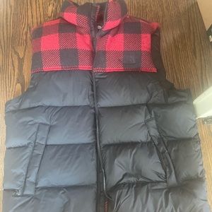 Never worn, North face men’s puffer vest